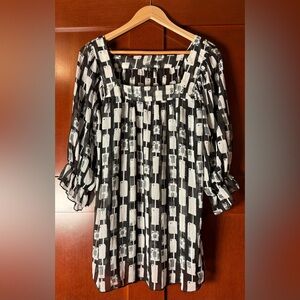 Essentials by Milano Black and White Geometric Sheer Peasant Tunic Size Large